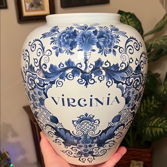 virginia tobacco jar OUD Delft Tobacco Apothecary Jar Vase VIRGINIA Williamsburg Blue Handcrafted
